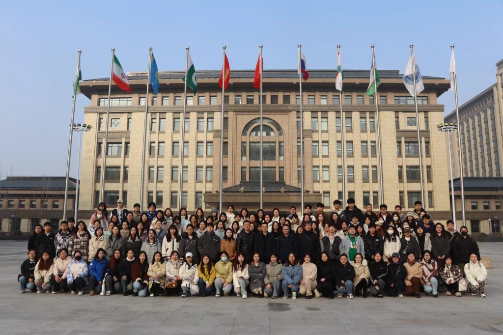 BETVLCTOR伟德官方网站组织毕业生开展“走进上合研...